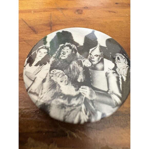 Vintage Pin Back Button The Wizard Of Oz MGM Black &White - Picture 5 of 8